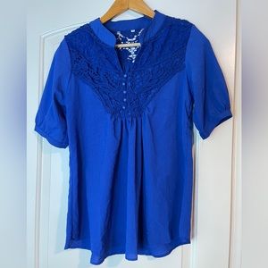 Blue lace buttoned top